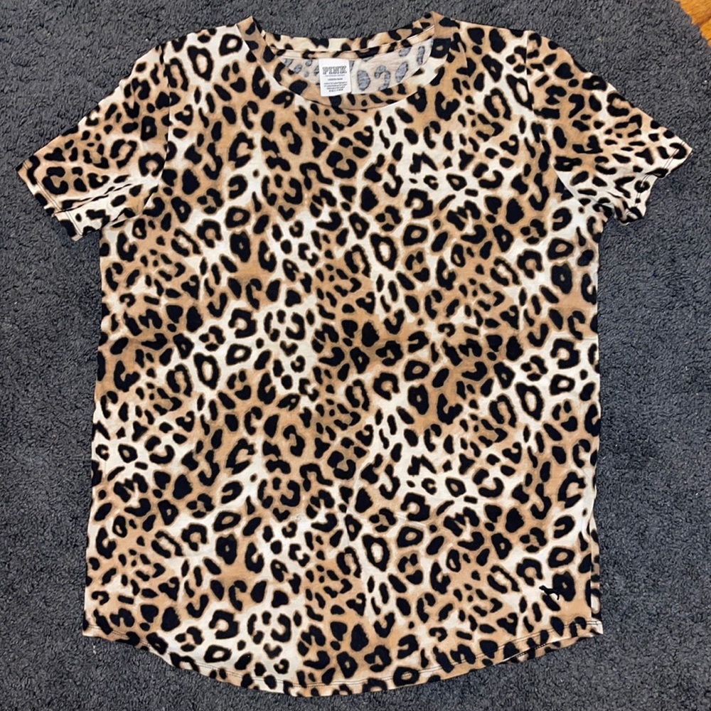 Leopard PINK t-shirt perfect for spring and summer ☀️